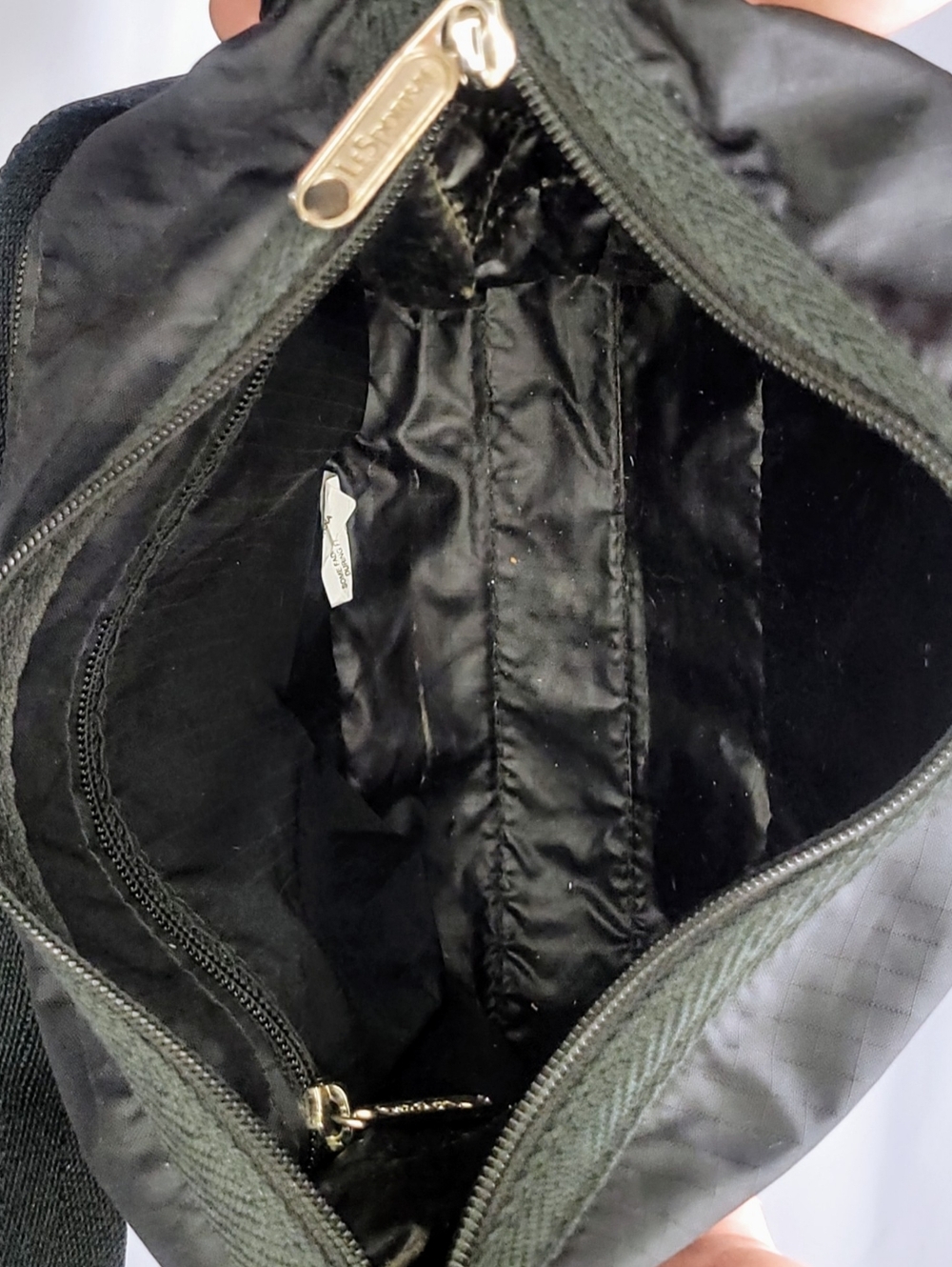 Black Nylon Crossbody Bag Lightweight Travel Everyday Shoulder Bag By LeSport - Picture 4 of 5